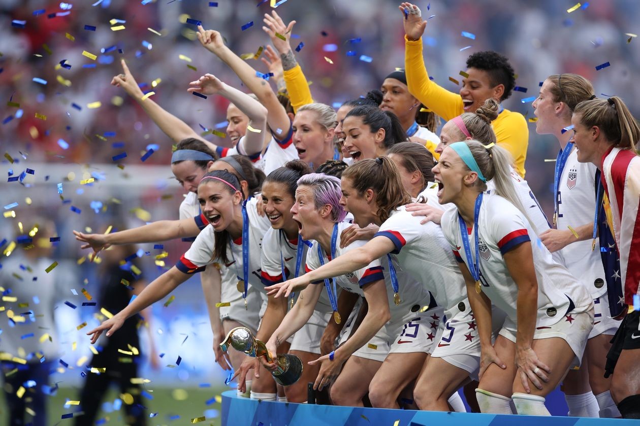 FOOTBALL FRIDAY: 'Soccer'; Sukan Nombor Satu Wanita AS